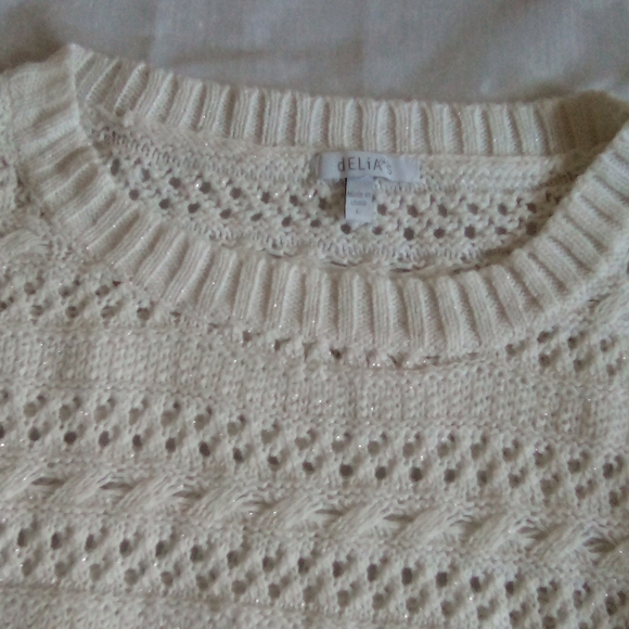 Delia's white sweater - Picture 2 of 5